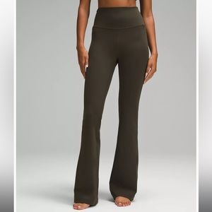 Lululemon groove flare pants size 4 - good condition!!